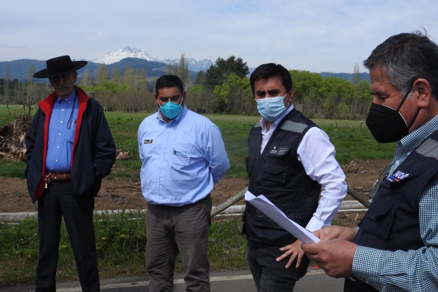 Delegado de Linares y Director Regional de Indap encabezaron visita inspectiva a obras de revestimiento de canales en Longaví