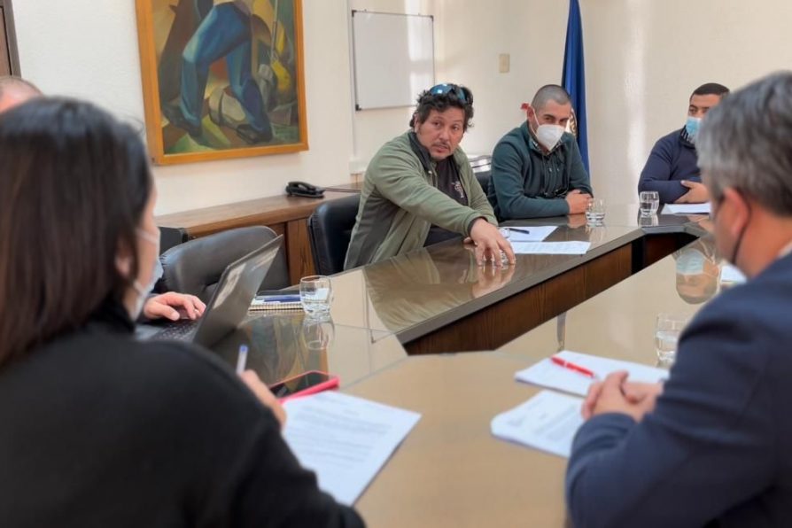 Delegada Presidencial Provincial de Linares y Seremis se reunieron con representantes de camioneros