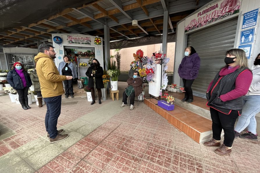 Delegada González y Seremi de Vivienda y Urbanismo buscan mejorar instalaciones de floristas de Linares