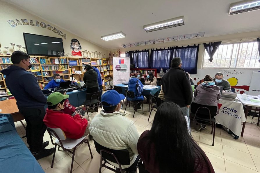 Vecinos de Alto Llollinco recibieron a diversos servicios públicos en un nuevo Gobierno en Terreno