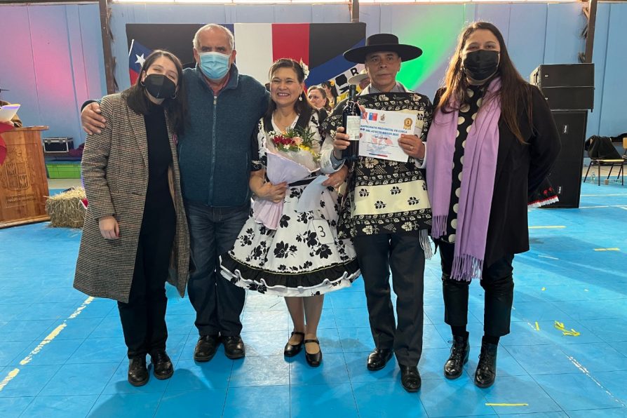 Pareja de Parral se quedó con el primer lugar en campeonato provincial de cueca de adulto mayor