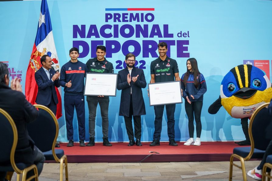 ¡Orgullo Linarense! Presidente Gabriel Boric entregó el Premio Nacional del Deporte 2022 a los primos Grimalt