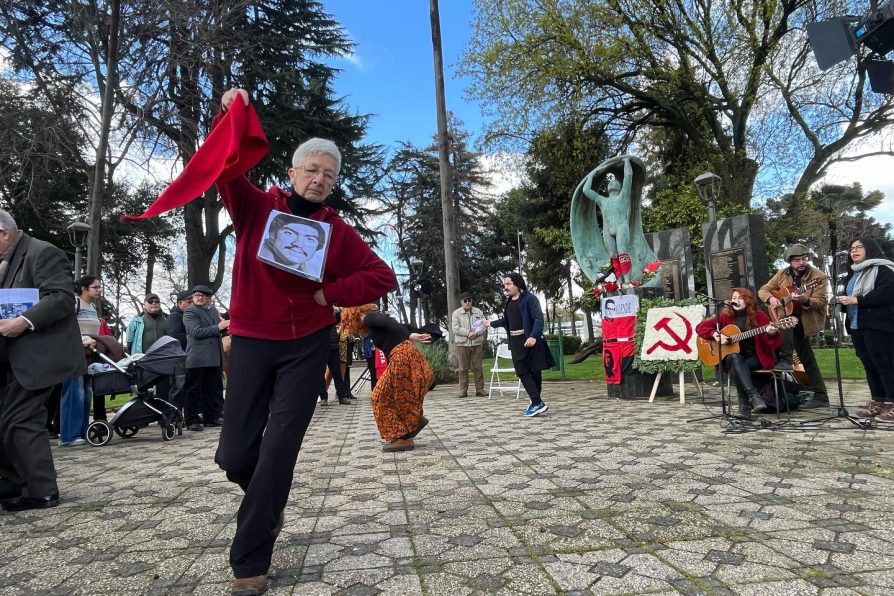 FotoNoticia: Con homenaje a detenidos desaparecidos y víctimas de la dictadura cívico-militar se conmemoraron #50AñosDelGolpe