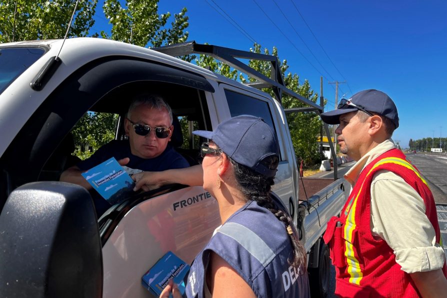 Delegada Aly Valderrama lideró campaña preventiva de Incendios Forestales en peaje Ruta 5 Sur