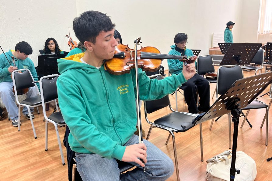 Orquesta Juvenil de Linares se prepara para presentarse en concurso nacional