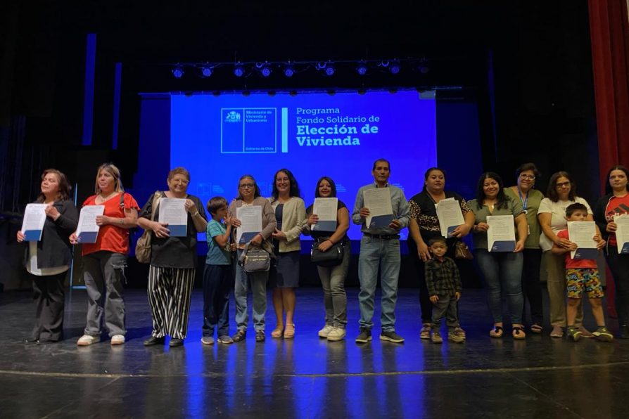 207 Familias de Villa La Florida de Linares obtienen las escrituras de sus viviendas