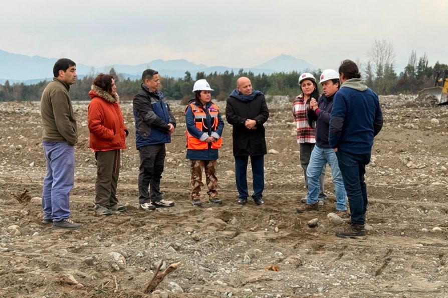 Autoridades inspeccionan trabajos de encauzamiento en los ríos Ancoa y Achibueno para reforzar la seguridad ante crecidas