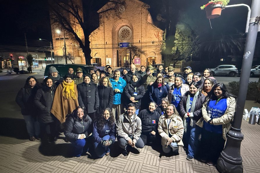 Autoridades y organizaciones sociales participaron en la “Noche Más Larga del Año” para acompañar a personas en situación de vulnerabilidad en Linares