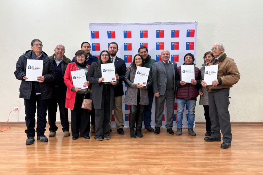 Delegación de Linares junto a Bienes Nacionales entrega 11 títulos de dominio de las comunas de Linares y San Javier