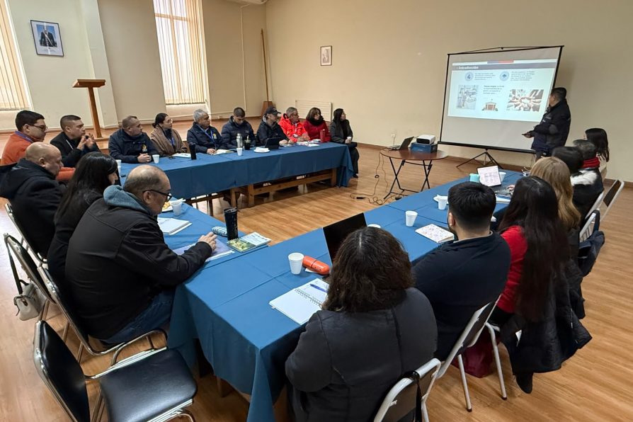 Delegado Presidencial Provincial Christian González lideró mesa técnica para fortalecer preparación de eventuales albergues ante emergencias
