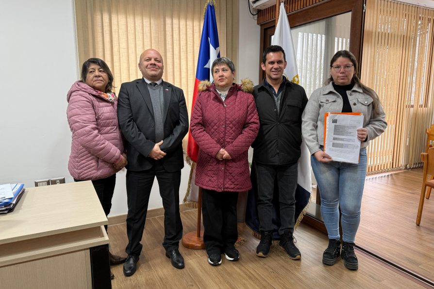 Delegado Presidencial entrega recursos del Fondo Social Presidente de la República a organizaciones de Parral y Retiro
