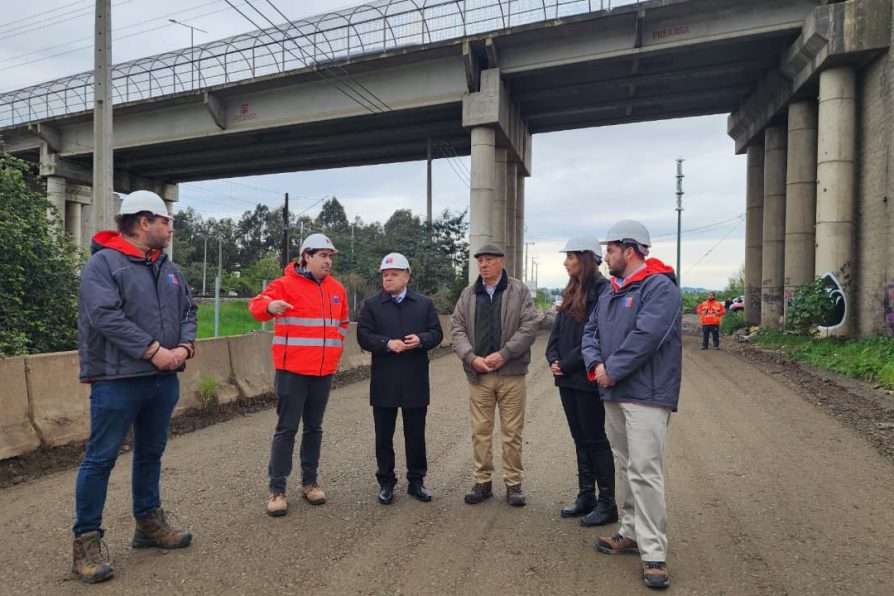 Delegación Presidencial Provincial y MOP coordinan avances y cronograma de pavimentación en “Camino La Empresa” de Linares
